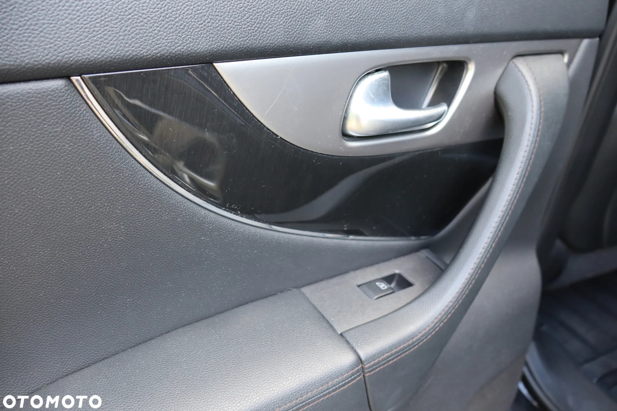 FOTEL FOTELE KANAPA TAPICERKI DRZWI ZAGŁÓWEK TV AUDIOMEDIA SKÓRA INFINITY FX II LIFT QX70S 2012 - 23