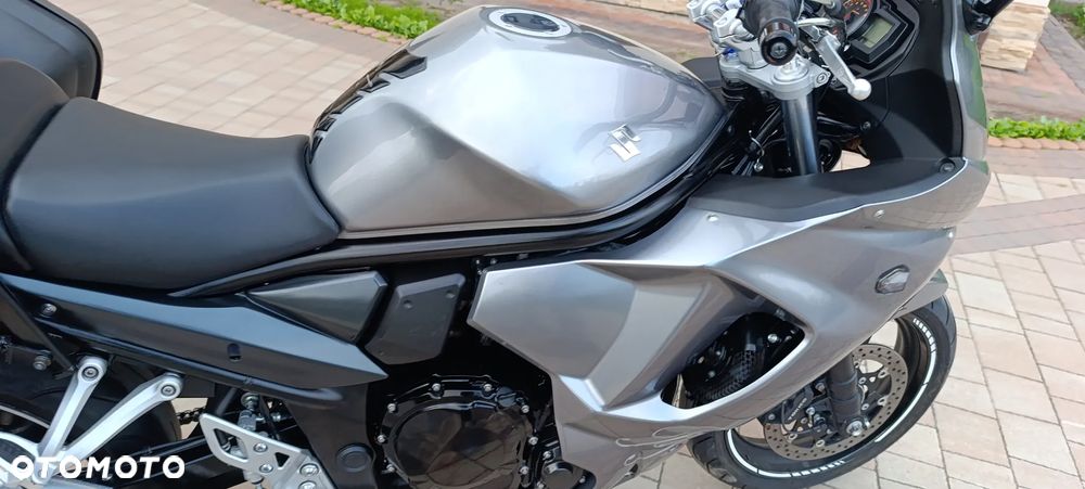 Suzuki GSX - 22