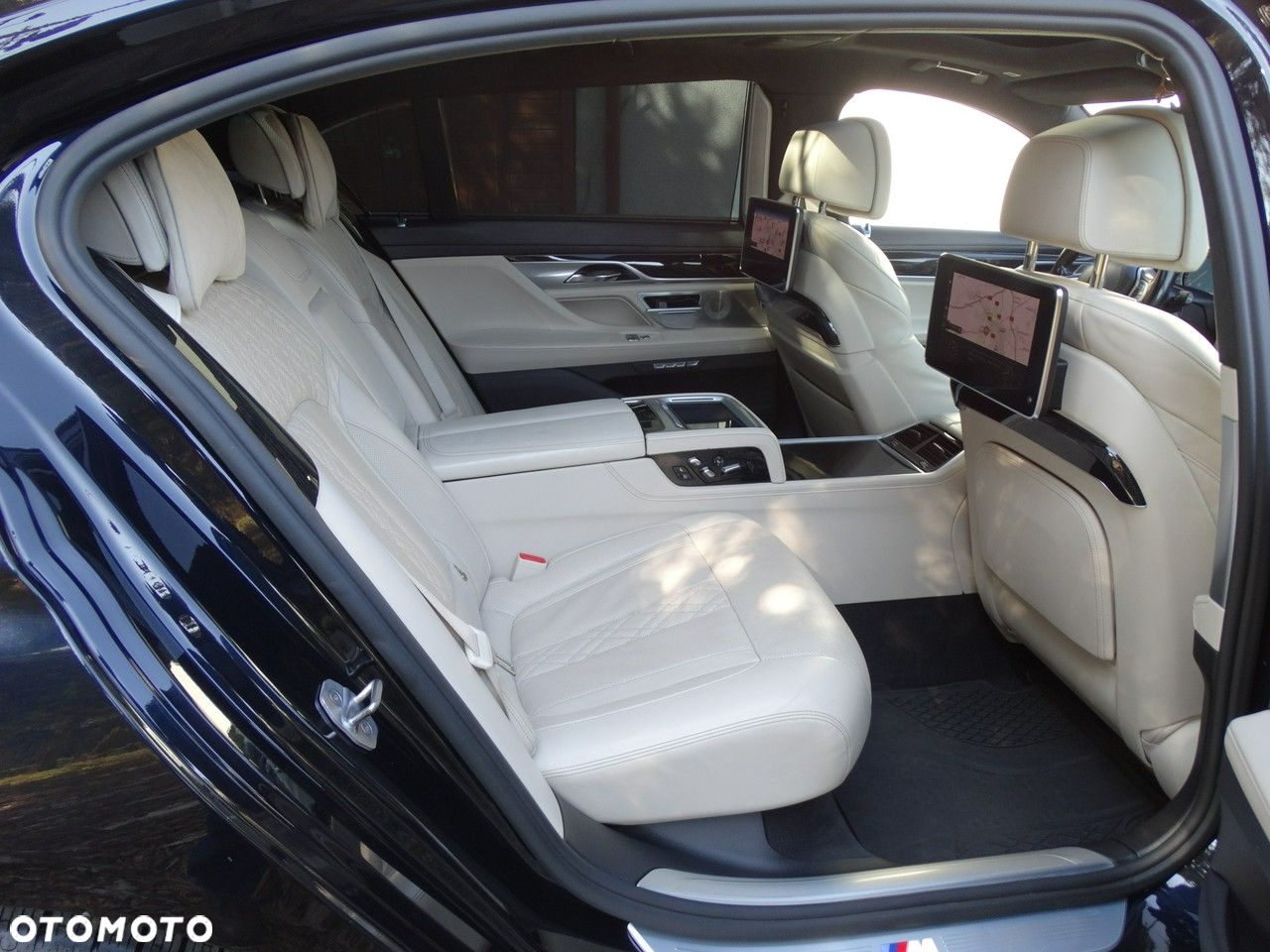 BMW Seria 7 750Li xDrive - 15