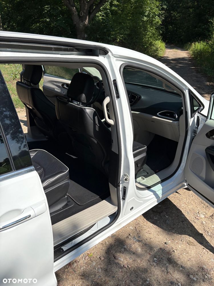 Chrysler Pacifica - 24