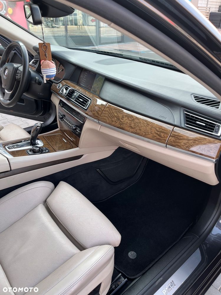 BMW Seria 7 740d - 15