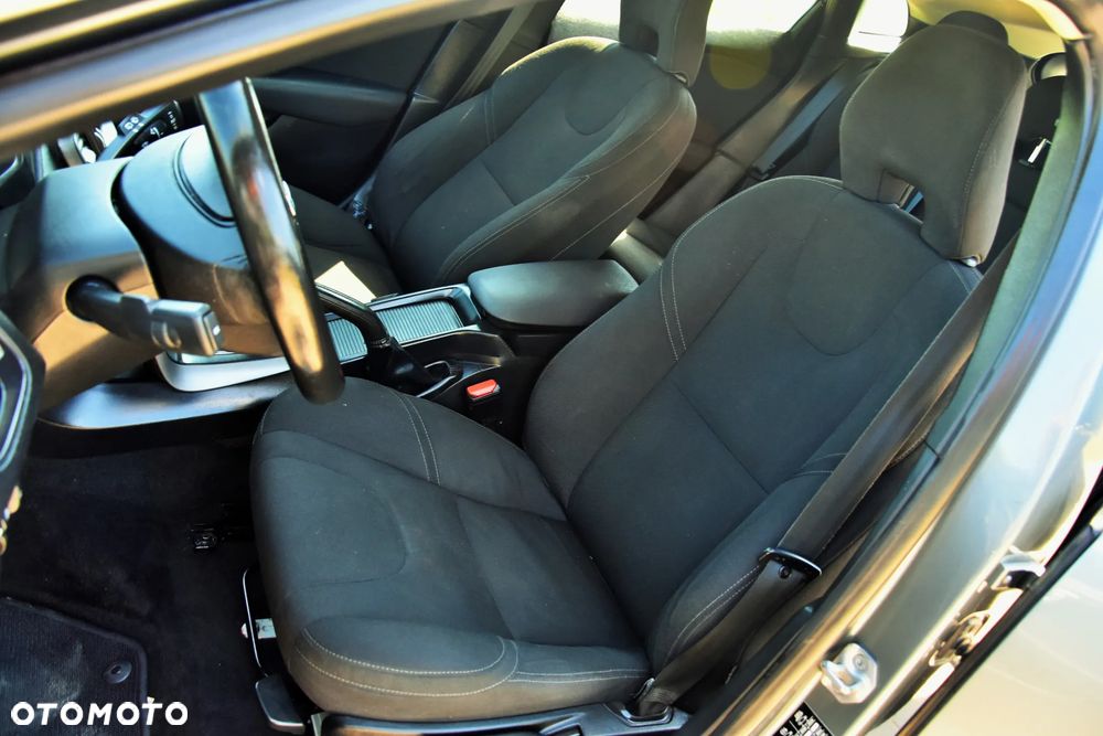 Volvo V40 D2 Momentum - 17