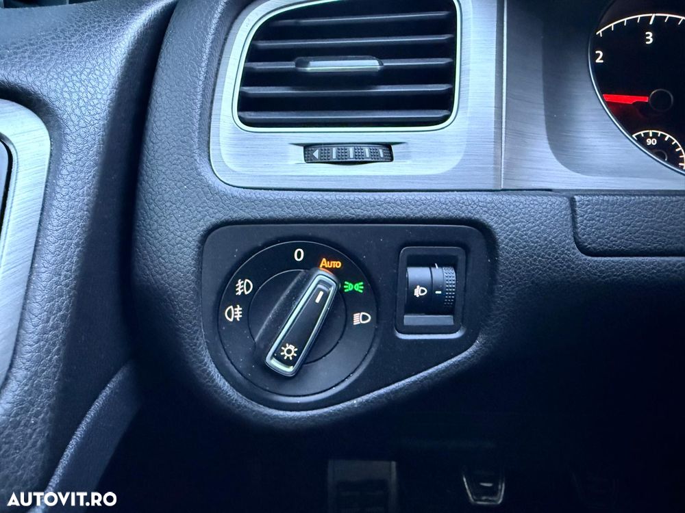 Volkswagen Golf 1.6 TDI 4Motion - 13