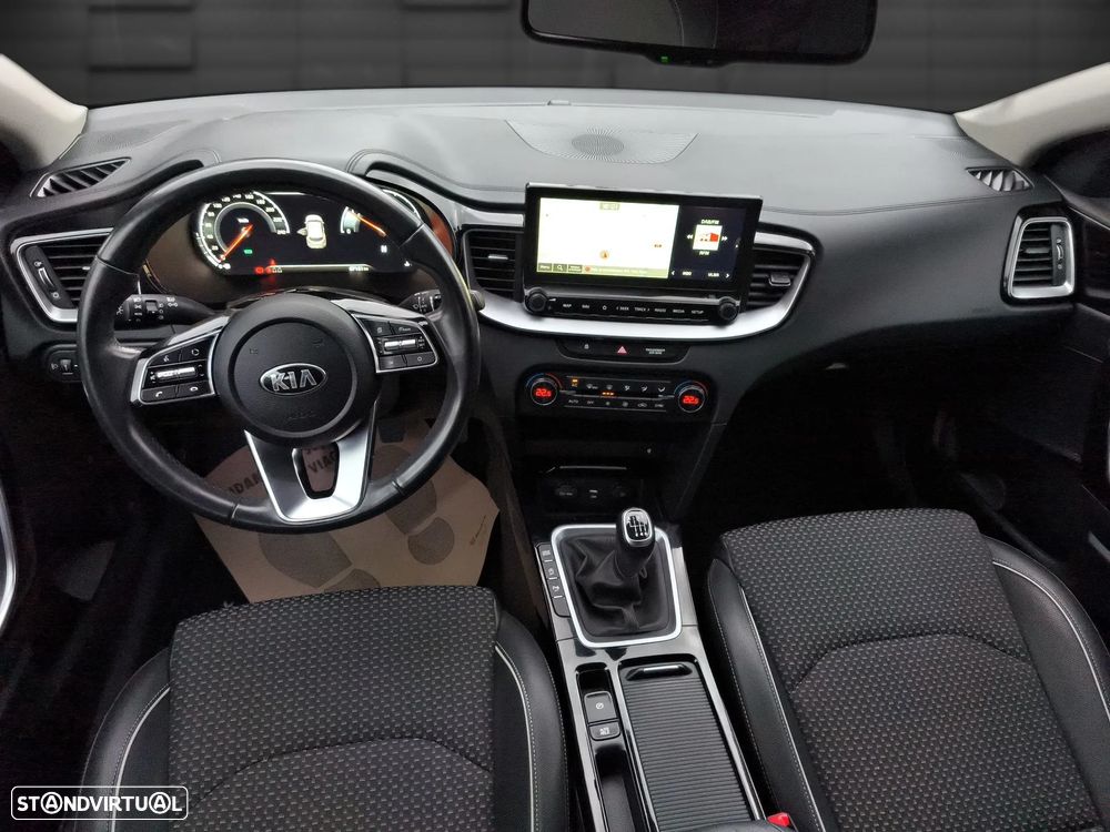 Kia XCeed 1.6 CRDi MHEV Tech - 10