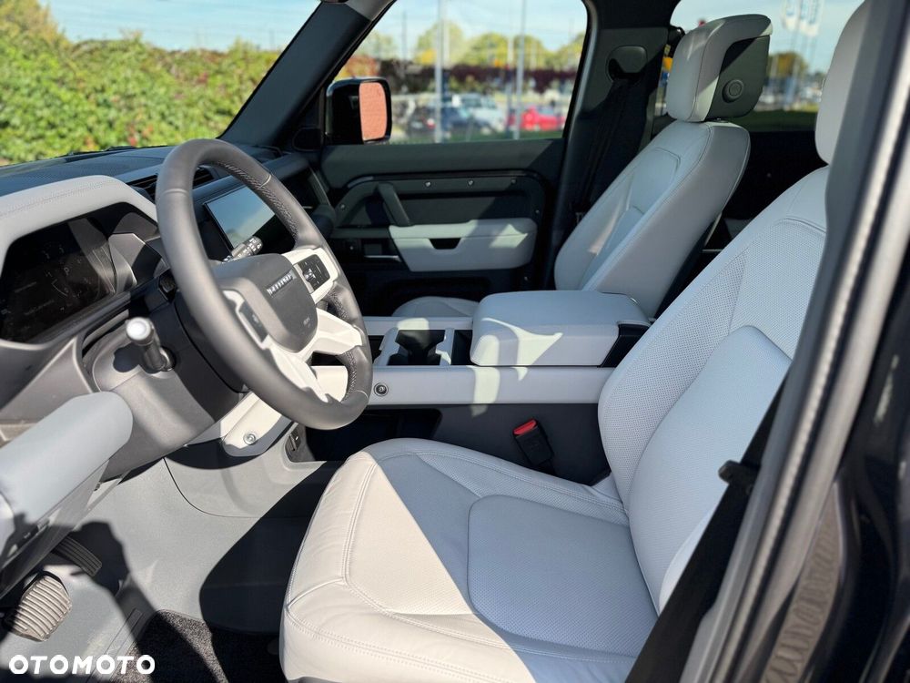 Land Rover Defender - 7