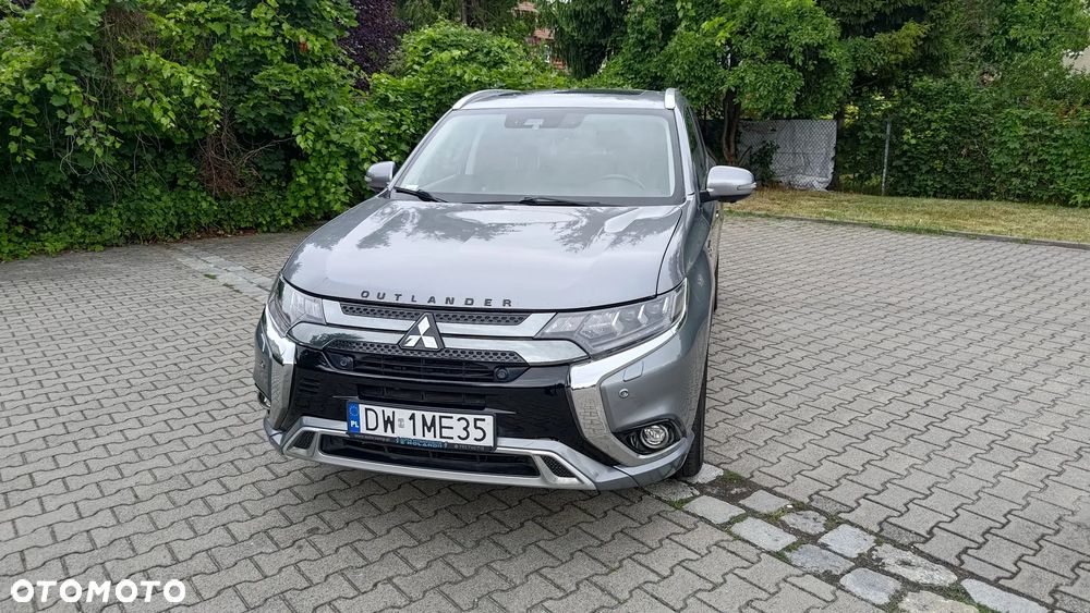Mitsubishi Outlander Intense + - 12