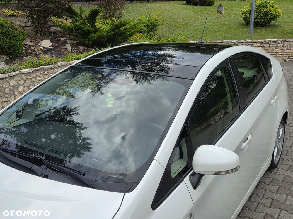Toyota Prius (Hybrid) Executive - 27