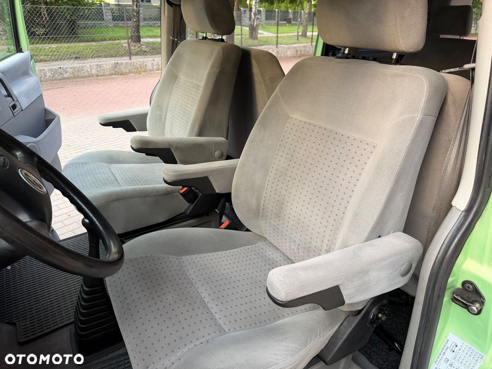 Volkswagen Multivan - 23
