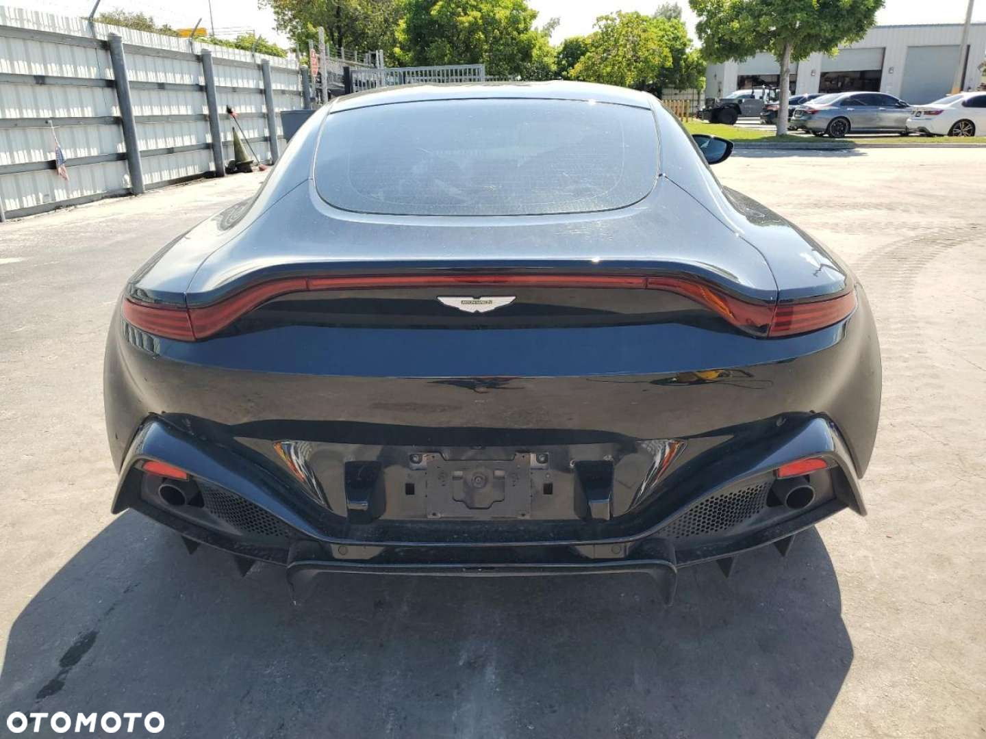 Aston Martin Vantage - 3