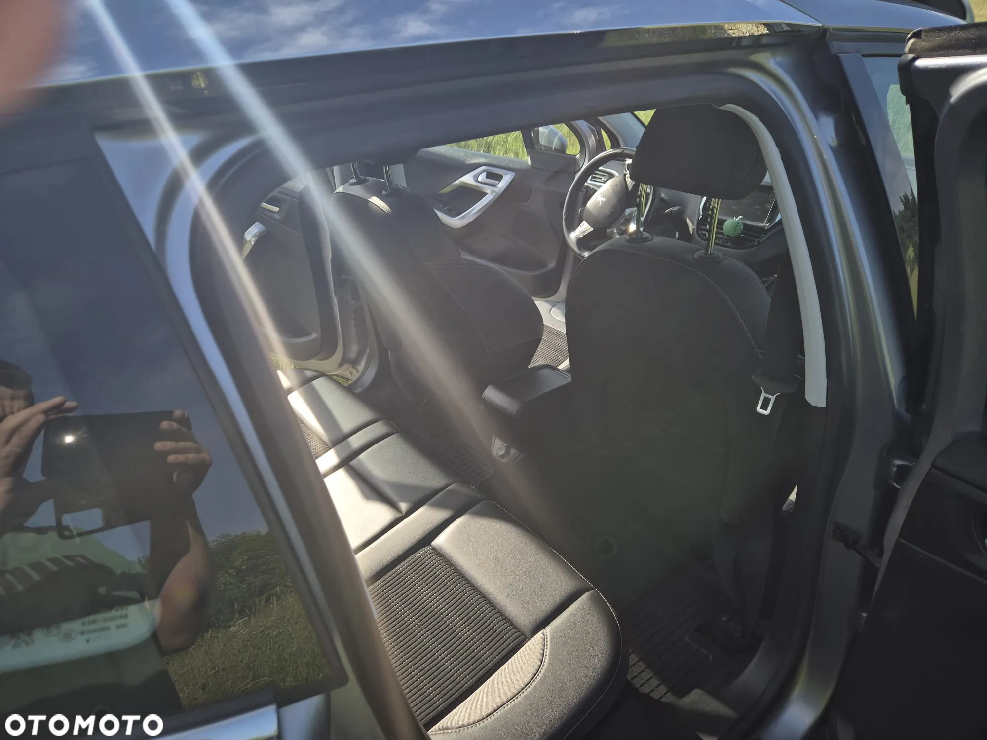 Peugeot 2008 1.2 Pure Tech Allure S&S - 9