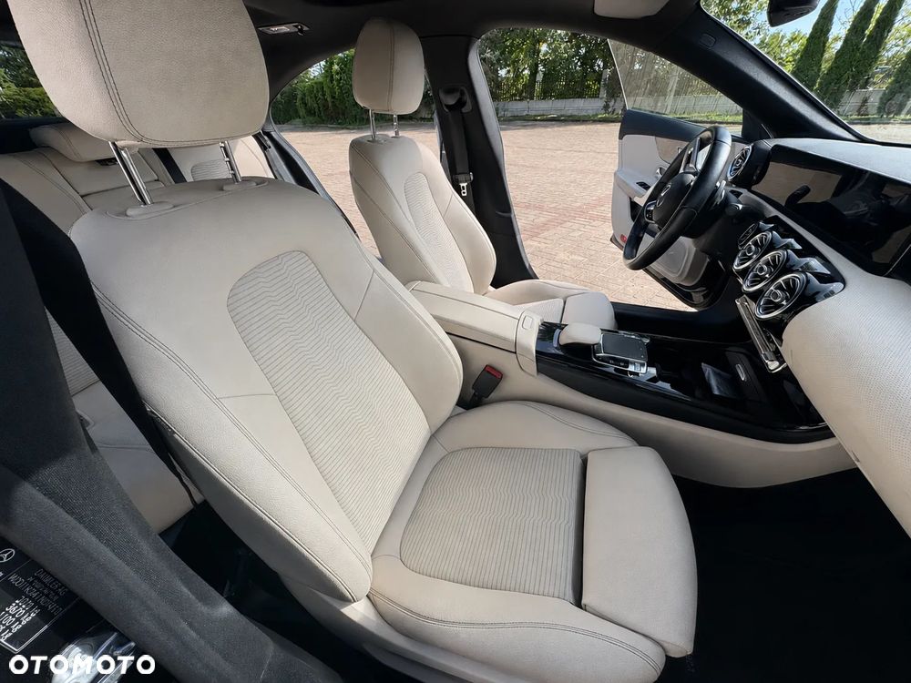 Mercedes-Benz CLA 220 7G-DCT - 18