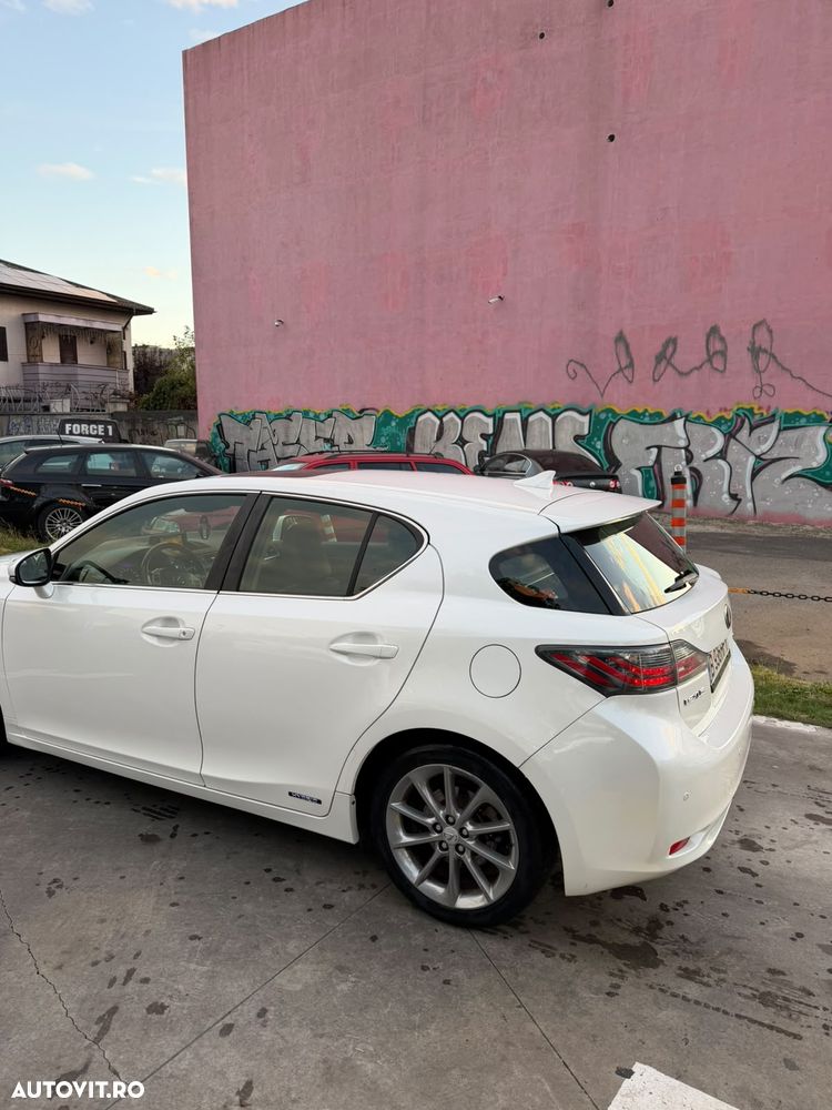 Lexus CT - 4