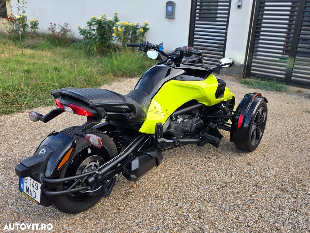 Can-Am Spyder - 2