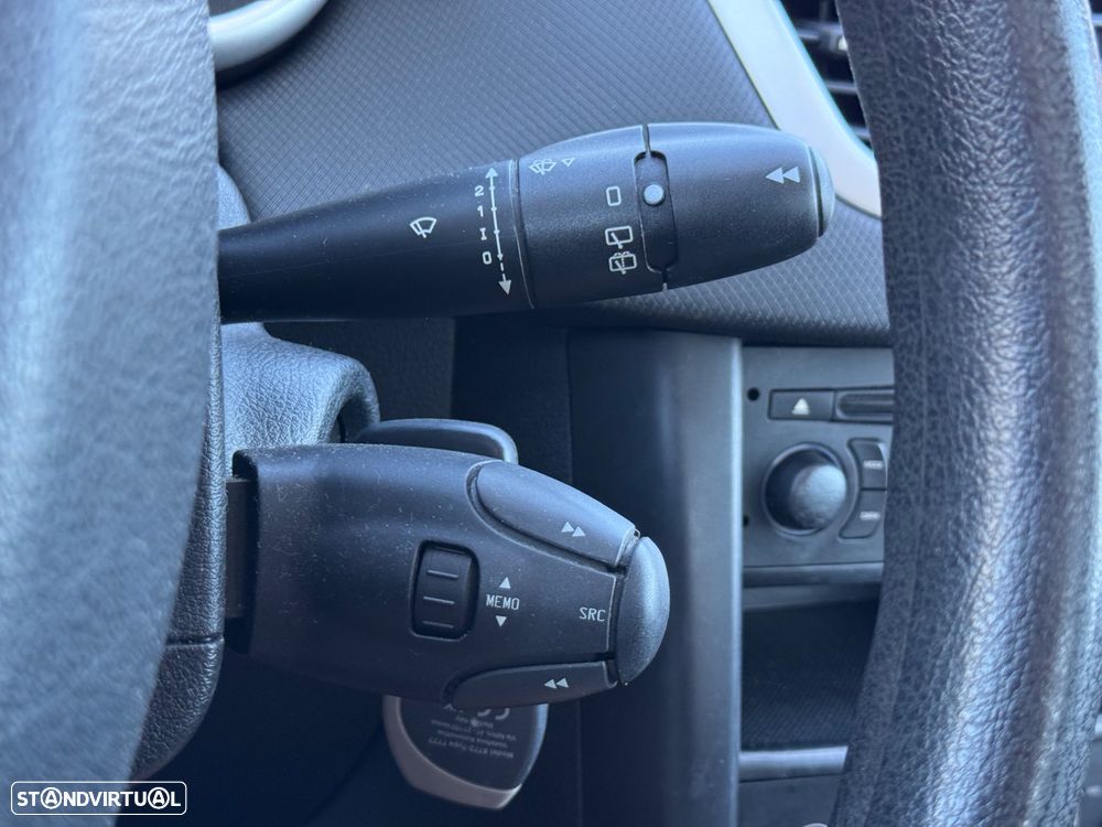 Peugeot 207 1.4 HDI Van - 11