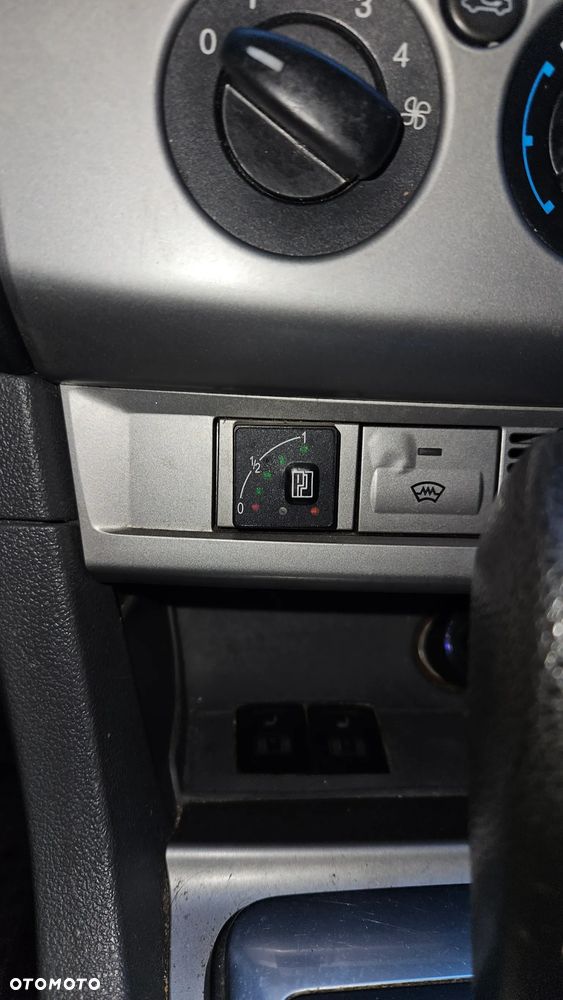 Ford Focus 1.6 Ghia - 12