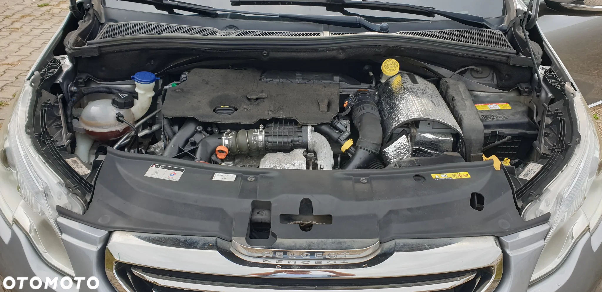 Peugeot 2008 1.6 e-HDi Allure S&S - 35