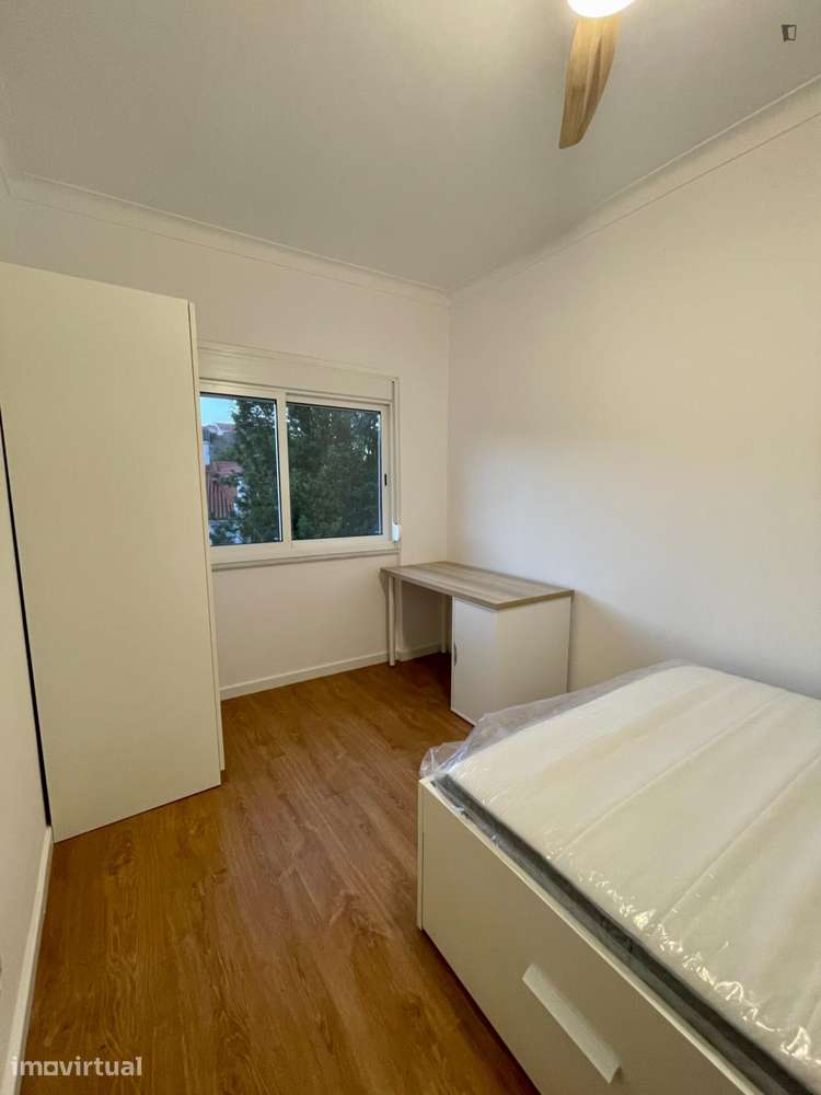 Quarto - localizado em Almada Lisbon - Grande imagem: 3/13