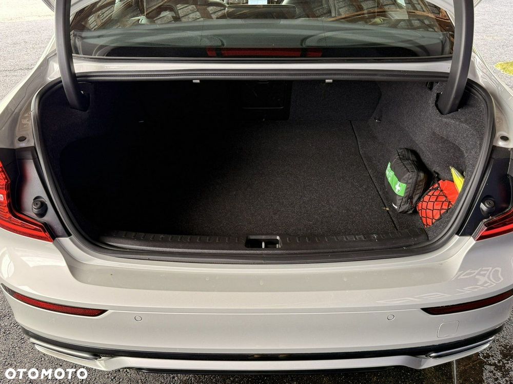 Volvo S60 B4 B R-Design - 16