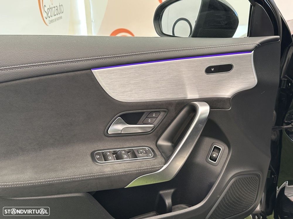 Mercedes-Benz A 250 e 8G-DCT AMG Line - 12