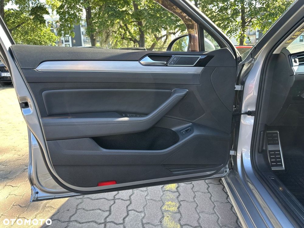 Volkswagen Passat - 12