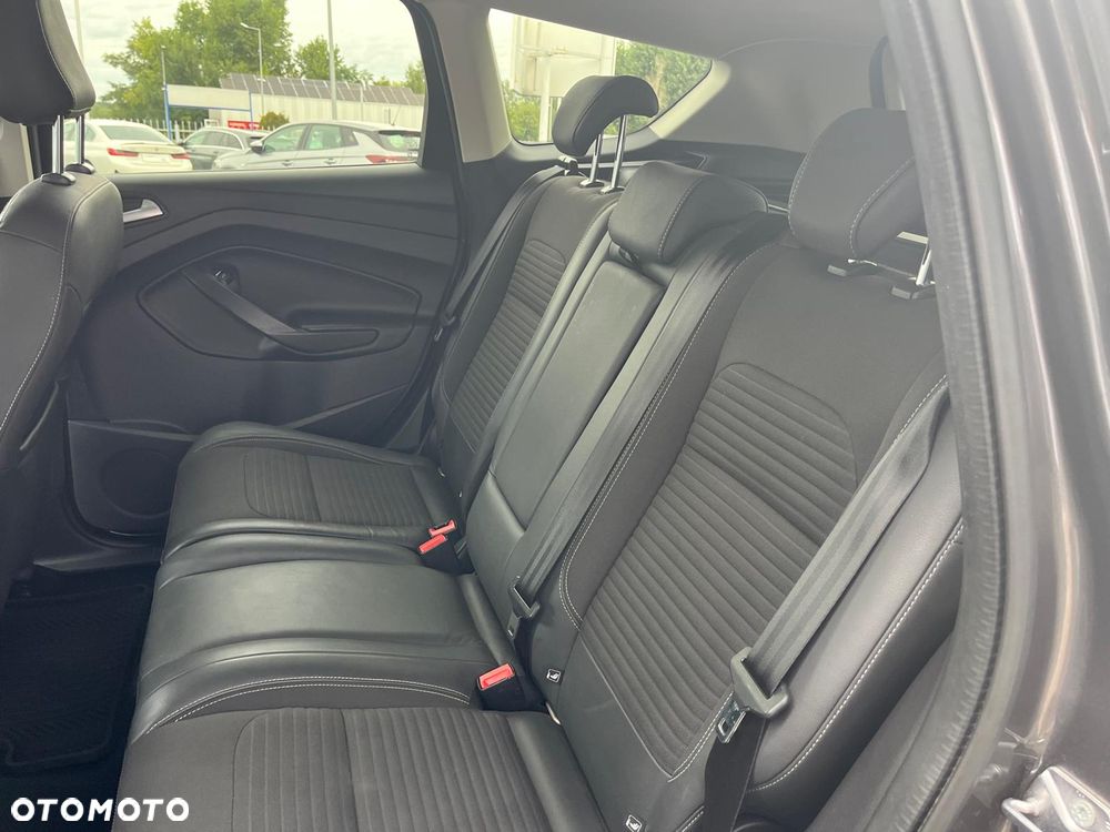 Ford Kuga 2.0 TDCi 2x4 Titanium - 19