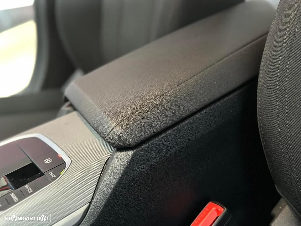 BMW 318 d Touring Pack Desportivo M Auto - 13