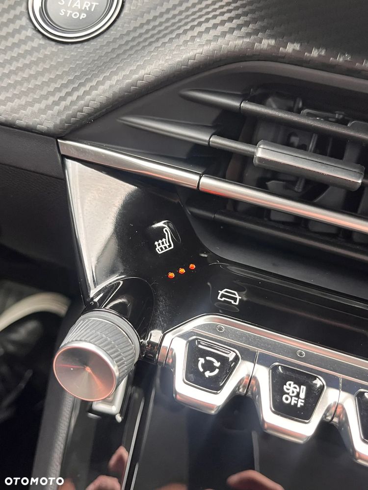 Peugeot 208 - 16
