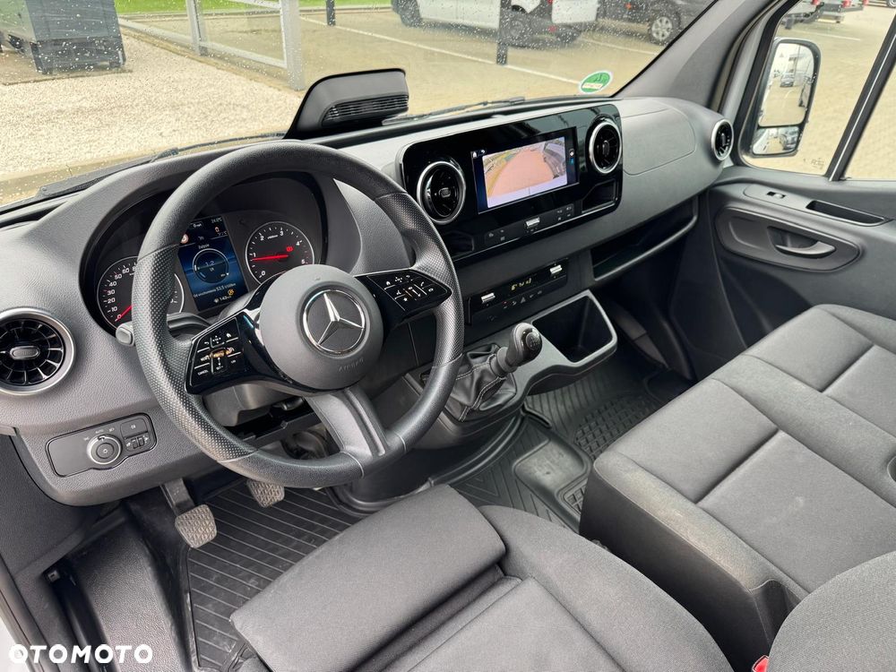 Mercedes-Benz Sprinter - 15