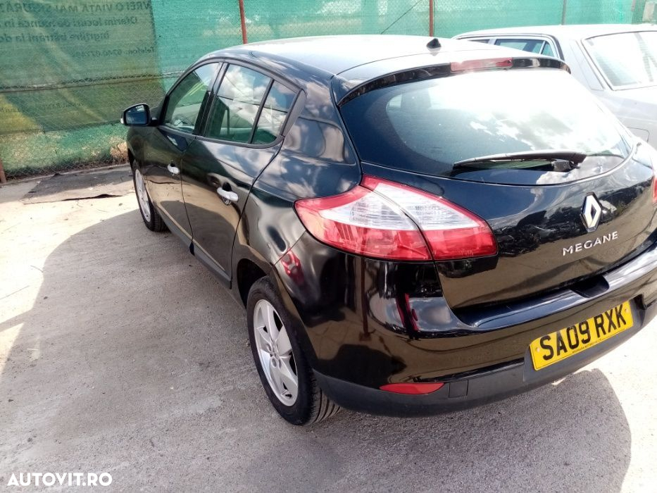 Dezmembrez Renault Megane 3 1.6 Benzina 81KW - 3