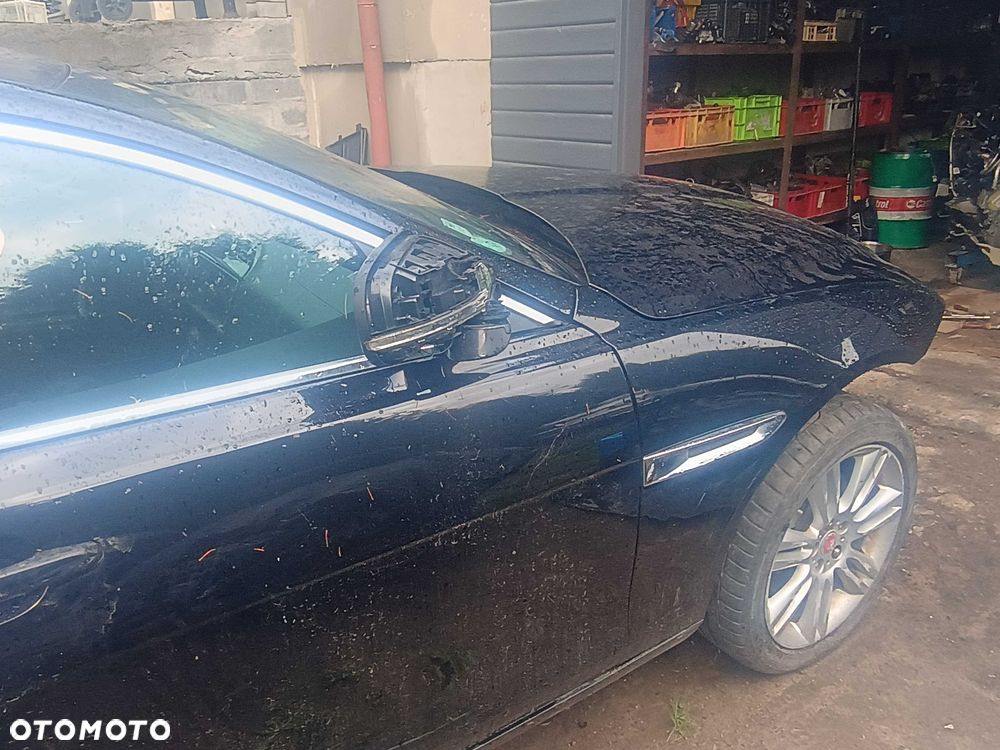 Jaguar XE - 4