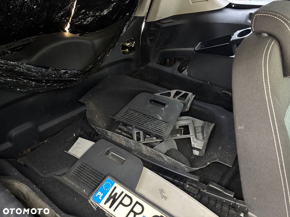 Ford S-Max - 37