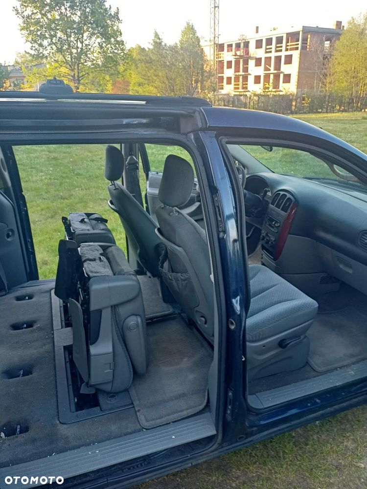 Chrysler Town & Country 3.3L LX - 6