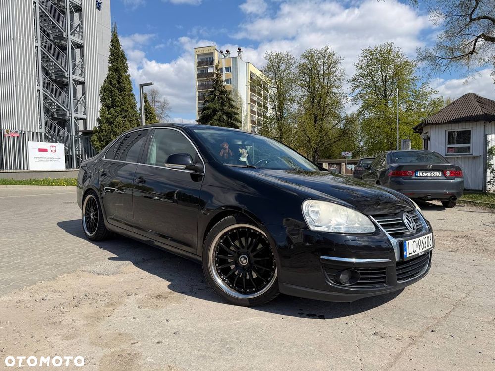 Volkswagen Jetta 2.0 FSI Comfortline - 2