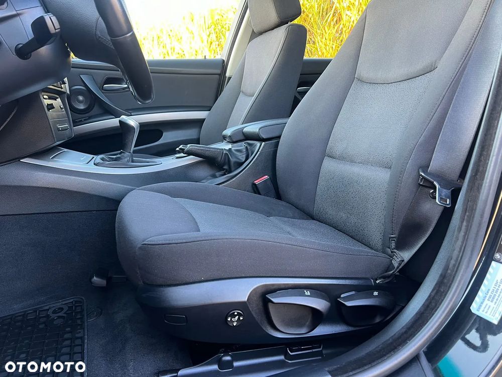 BMW Seria 3 320d DPF Touring - 13