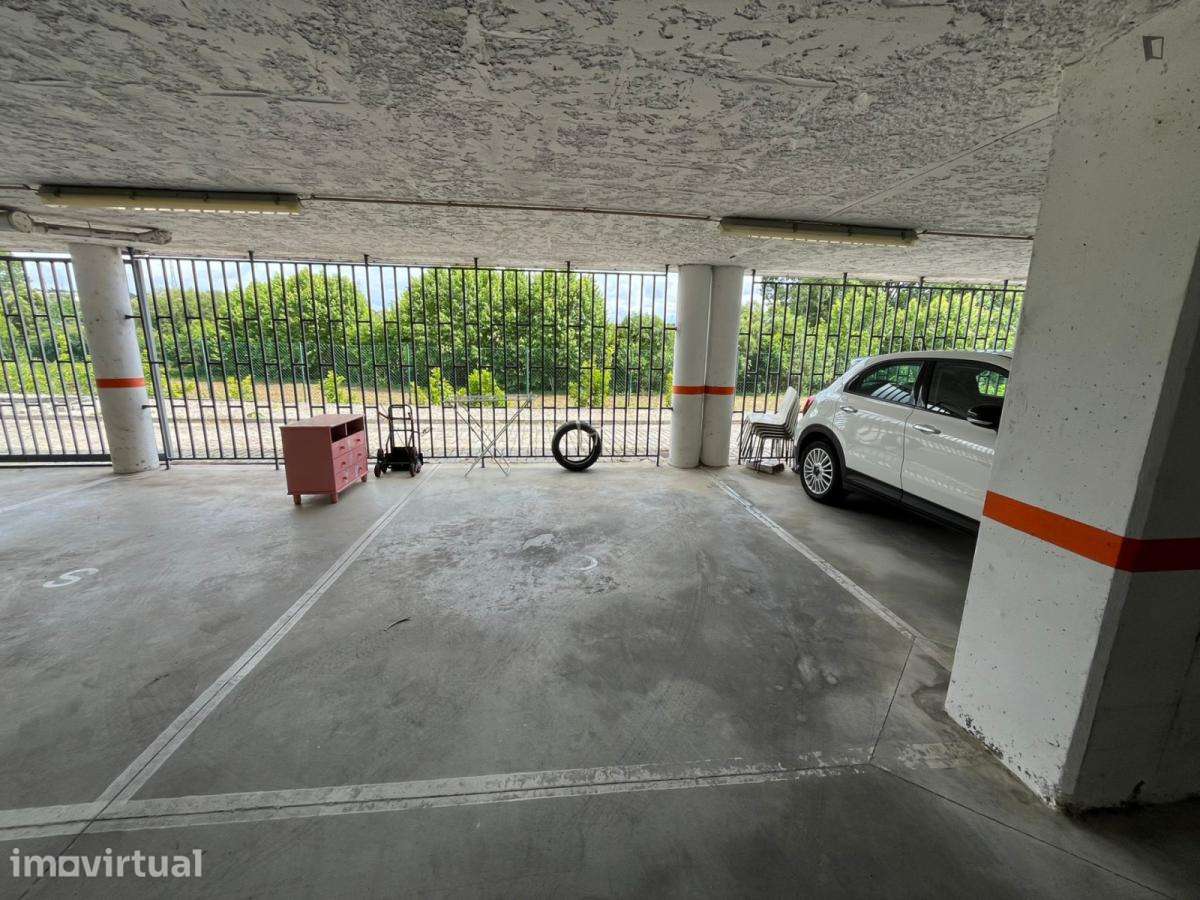 Apartamento com 1 quartos - localizado em Valongo Porto - Grande imagem: 3/51
