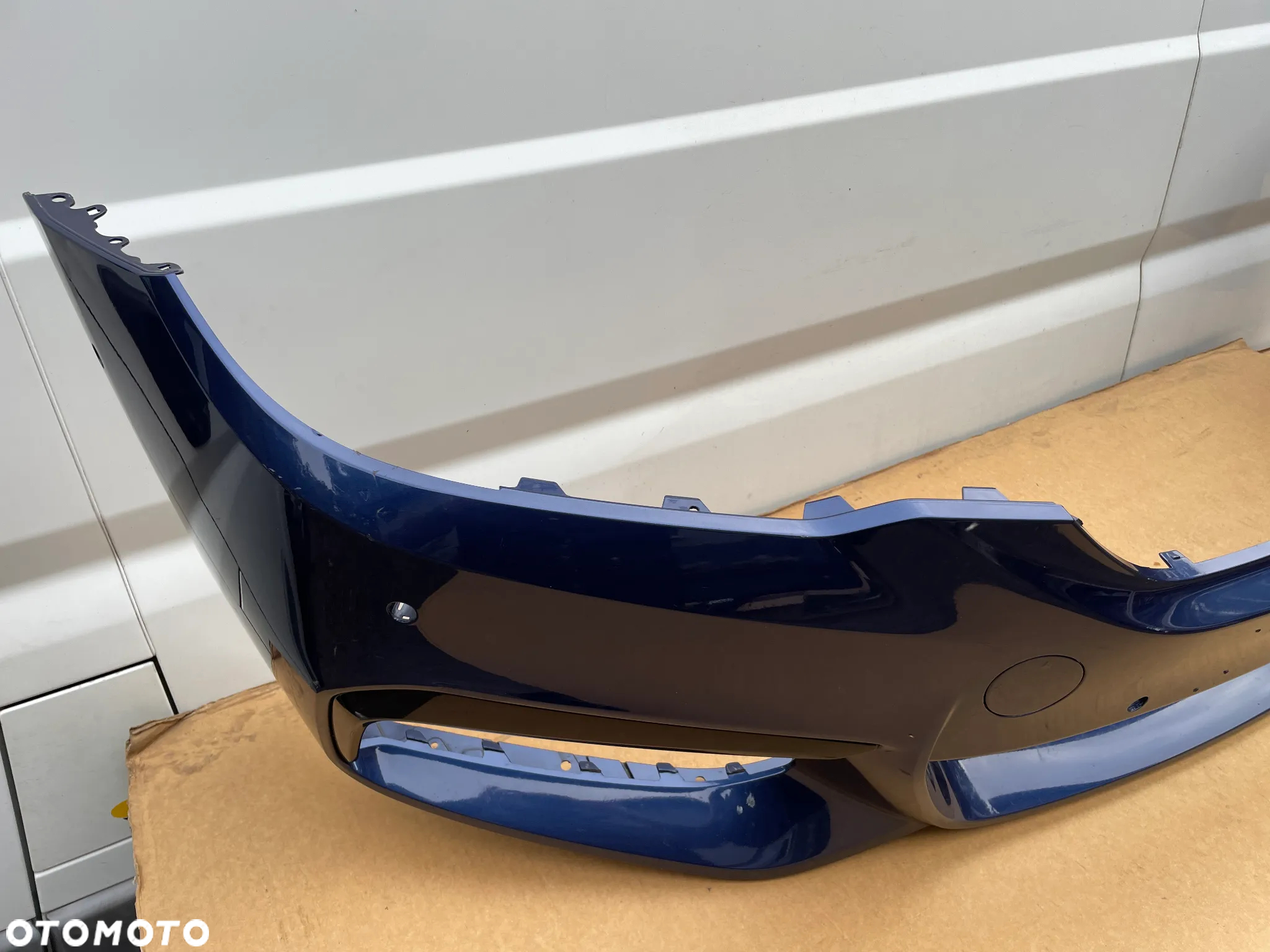 BMW 5 G30 G31 M PAKIET NIEBIESKI ORYGINALNY ZDERZAK PRZEDNI KRATKA POD KAMERĘ 8064928 - 2