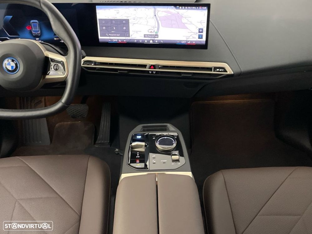 BMW iX xDrive 40 Pack Desportivo - 15