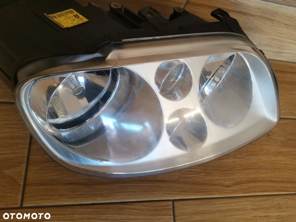 Volkswagen Touran Lampa Prawy Przód 1T0941006F - 3