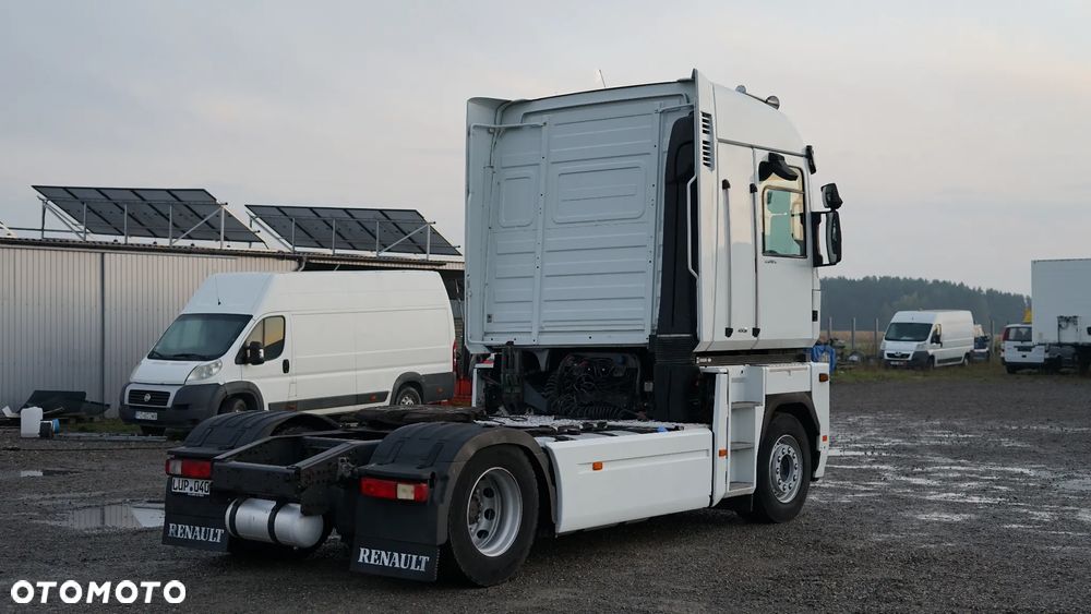 Renault 480 - 19