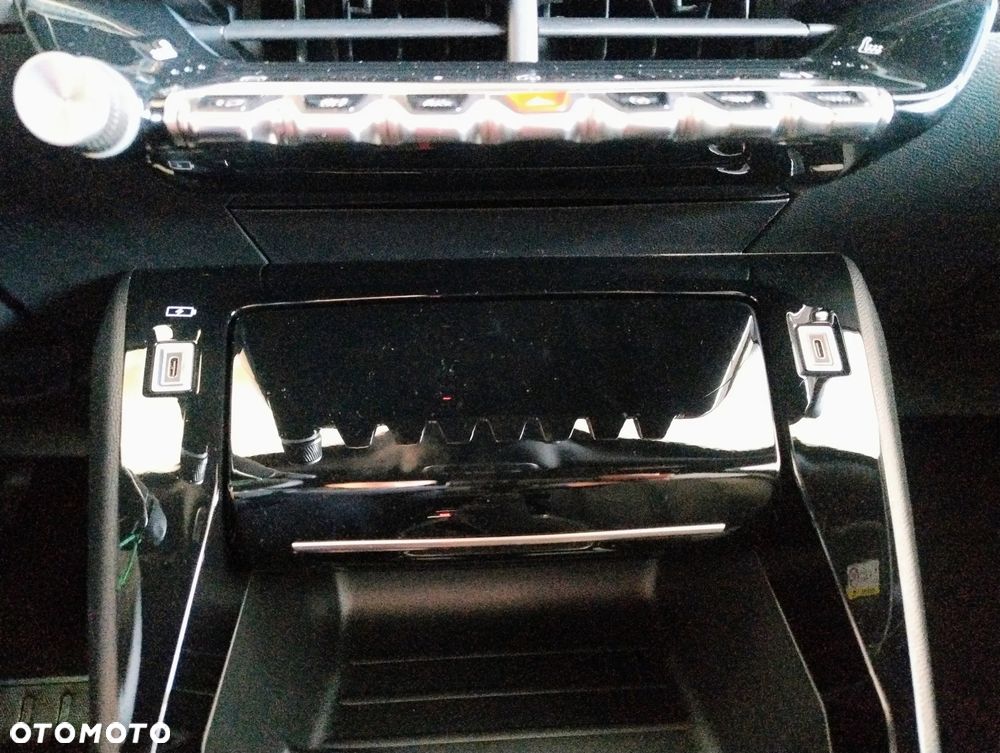 Peugeot 2008 PureTech 100 Allure S&S BVM6 - 15