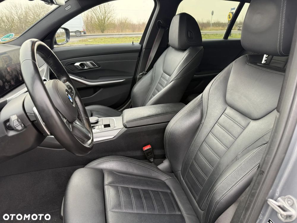 BMW Seria 3 330i xDrive M Sport - 9