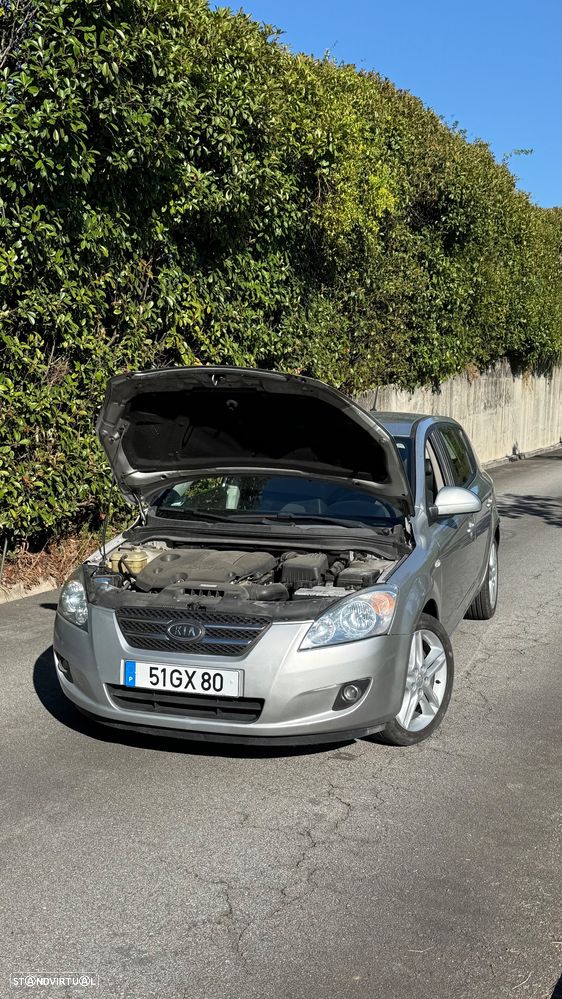 Kia Ceed 1.6 CRDi EX — fotografia 23