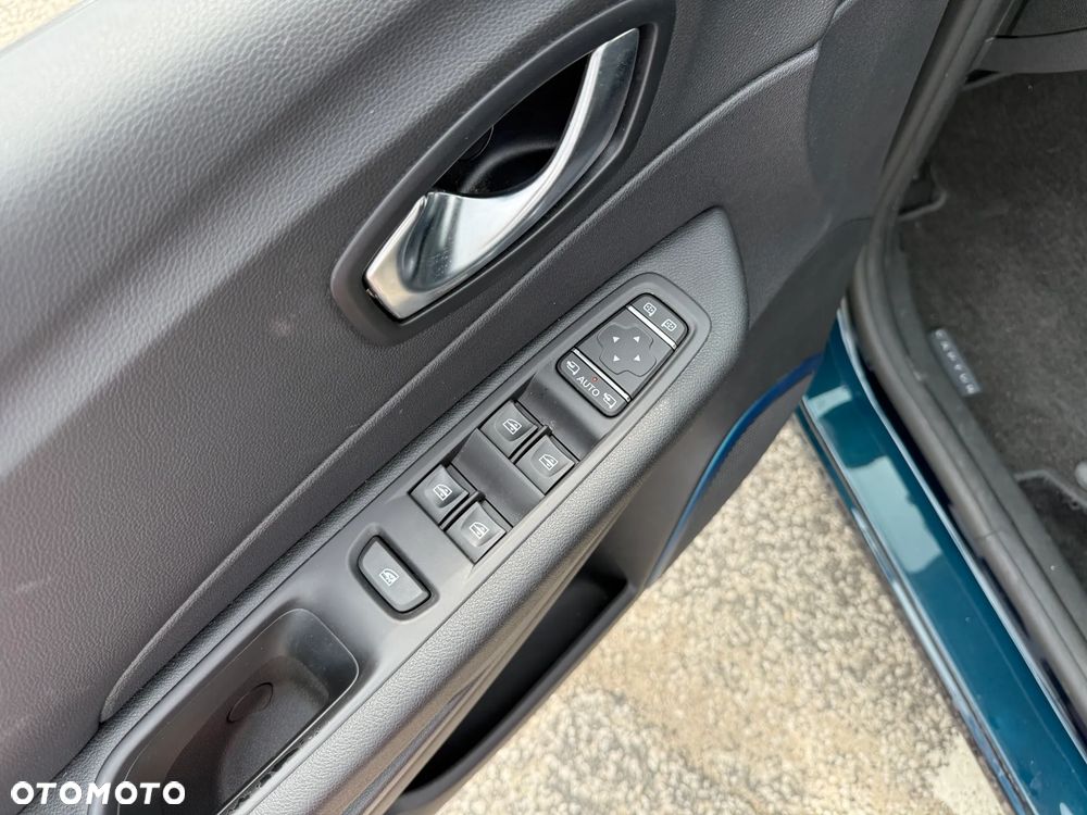 Renault Captur ENERGY TCe 120 EDC Experience - 24