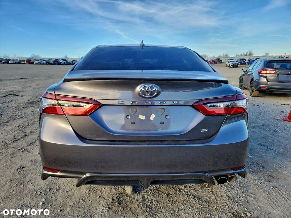 Toyota Camry - 7