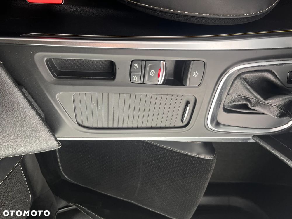 Renault Megane 1.5 dCi Limited EDC EU6 - 16