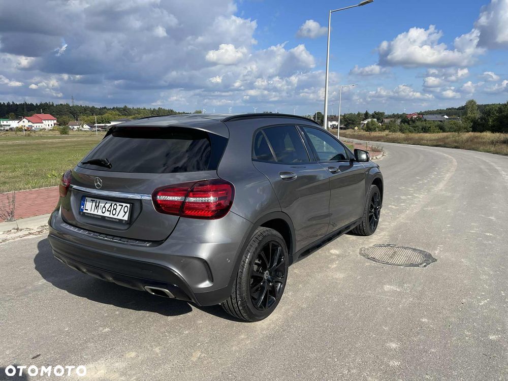 Mercedes-Benz GLA 200 7G-DCT - 4