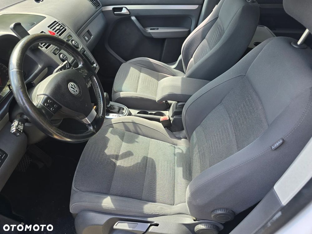 Volkswagen Touran - 17