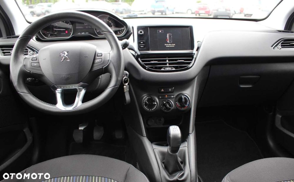 Peugeot 208 - 13