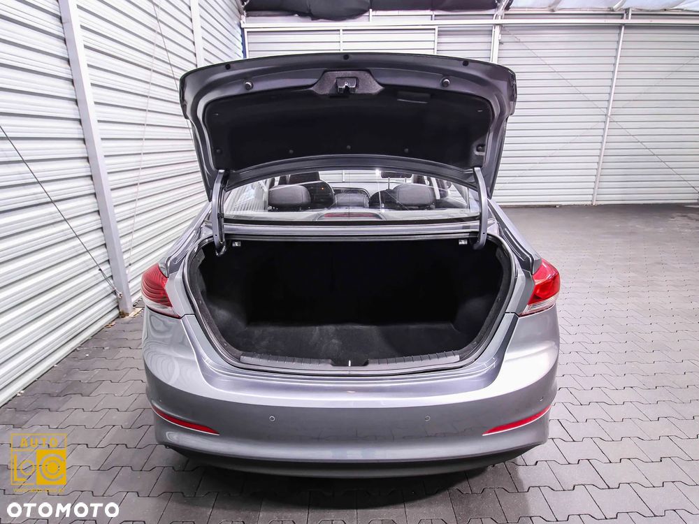 Hyundai Elantra 1.6 Comfort - 13