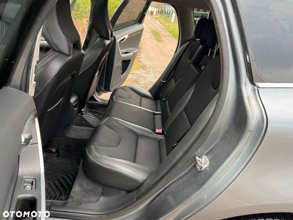 Volvo XC 60 D5 AWD Momentum - 24